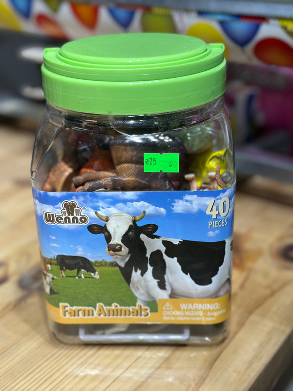 סט של חיות חווה מבית Wenno, המכיל 40 חיות חווה קטנות.